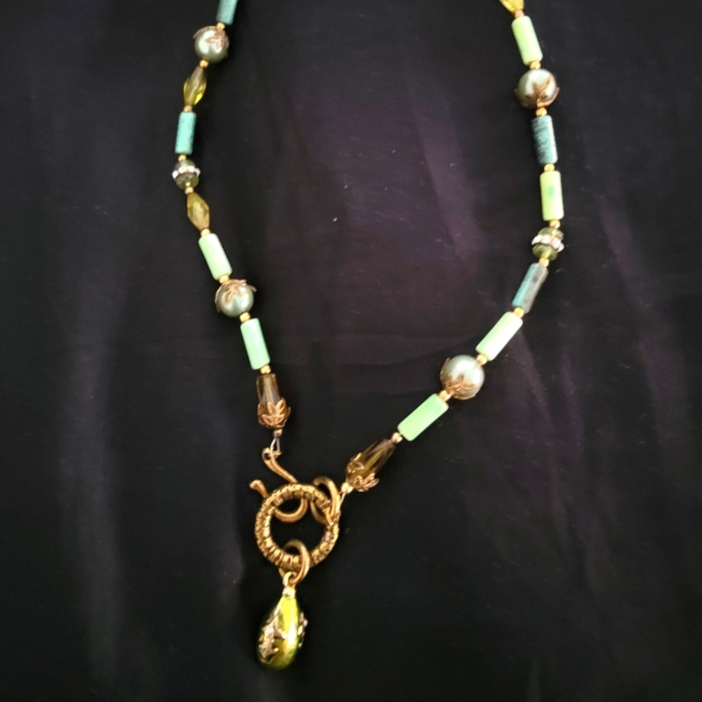 Green and gold toggle necklace